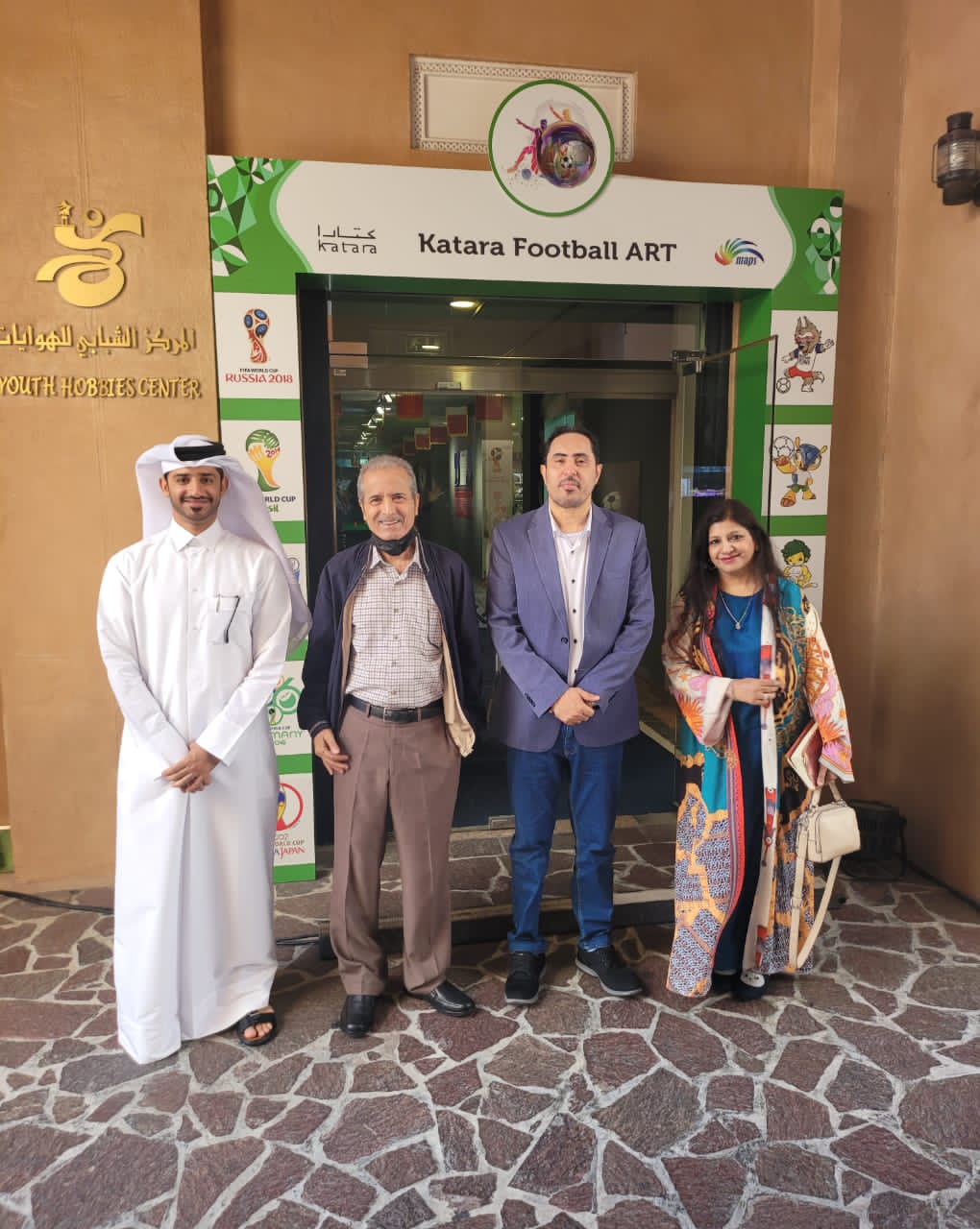 وزير الشباب والرياضة يزور مركز الهوايات في الدوحة