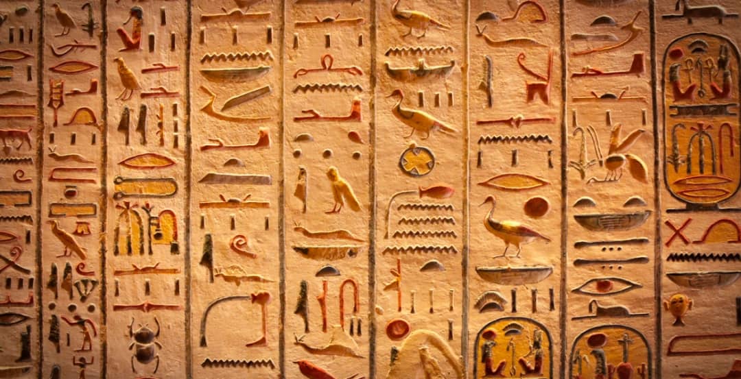 تضم 1000 حرف ويُعتقد أنها من اختراع الآلهة.. ما لا تعرفونه عن الكتابة الهيروغليفية