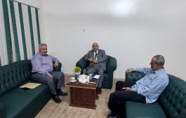لقاء بين رئيس مجلس ادارة البنك الاهلي اليمني ووزير الخدمة المدنية