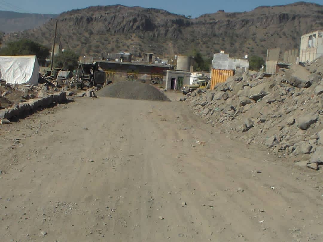 البناء العشوائي في الضالع بدأ في الجبال والمزارع وانتهى بقطع الطرقات