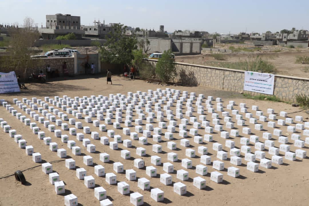 تدشين توزيع 1000 طرد غذائي في محافظة لحج