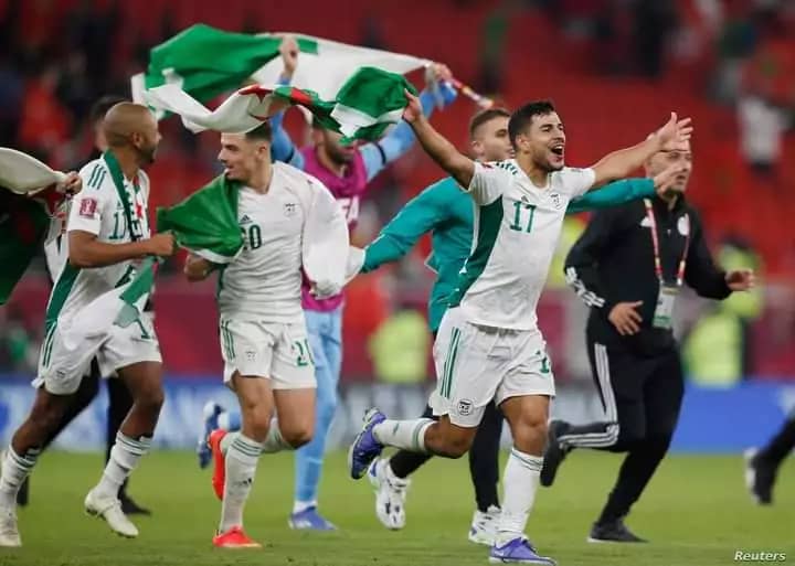 الجزائر تتوج بكأس العرب بهدفين 
