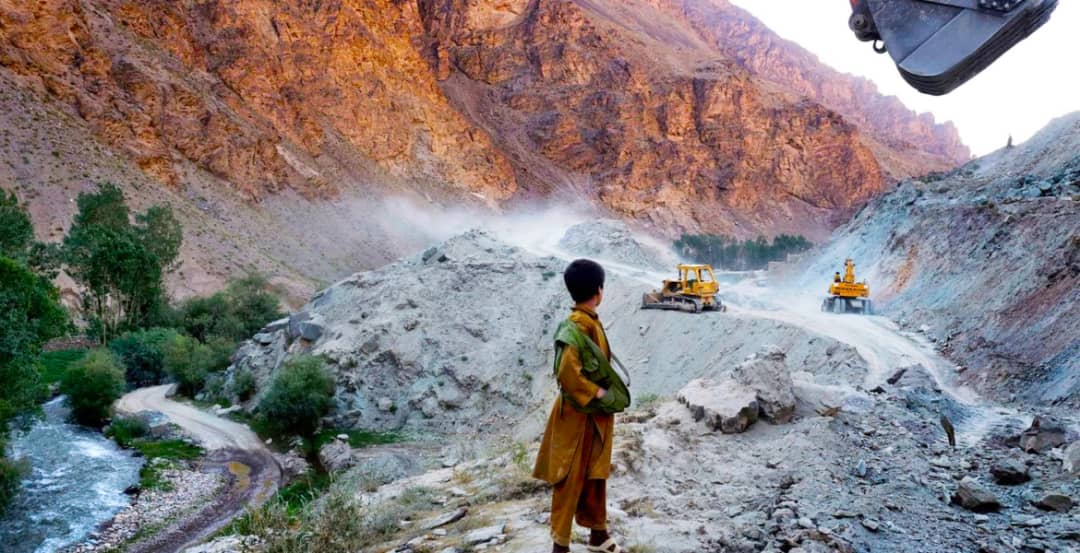 نفط القرن الـ21 الجديد.. ما قصة الليثيوم الذي سيجعل الصين وأمريكا تتهافتان على أفغانستان؟