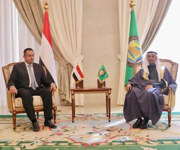 رئيس الوزراء يشدد على تنسيق الجهود الخليجية لحشد الدعم الاقتصادي العاجل لليمن