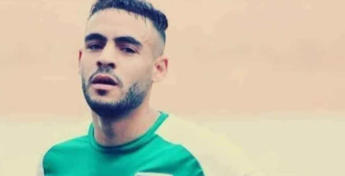 وفاة اللاعب سفيان لوكار خلال مباراة بالدوري الجزائري (فيديو)