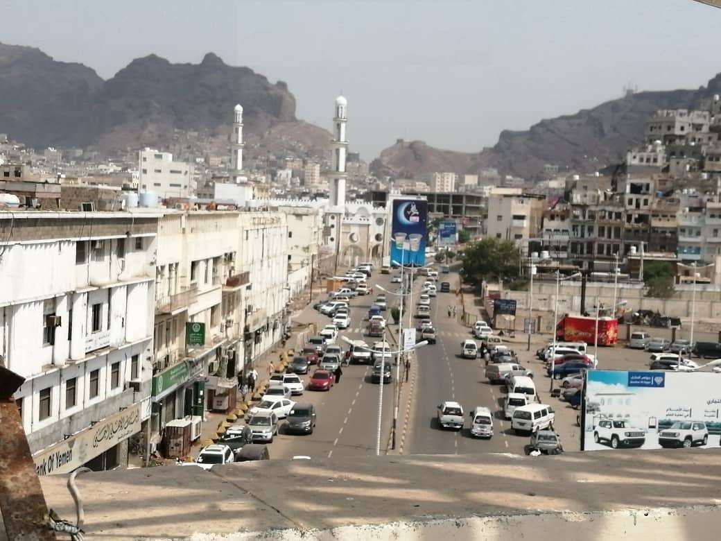 منع مديرة المالية بكريتر من دخول مكتبها بعدن