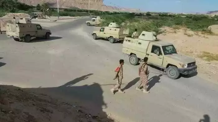 قوات العمالقة الجنوبية تكتسح دفاعات مليشيات الحوثي وتسيطر على مديرية عين