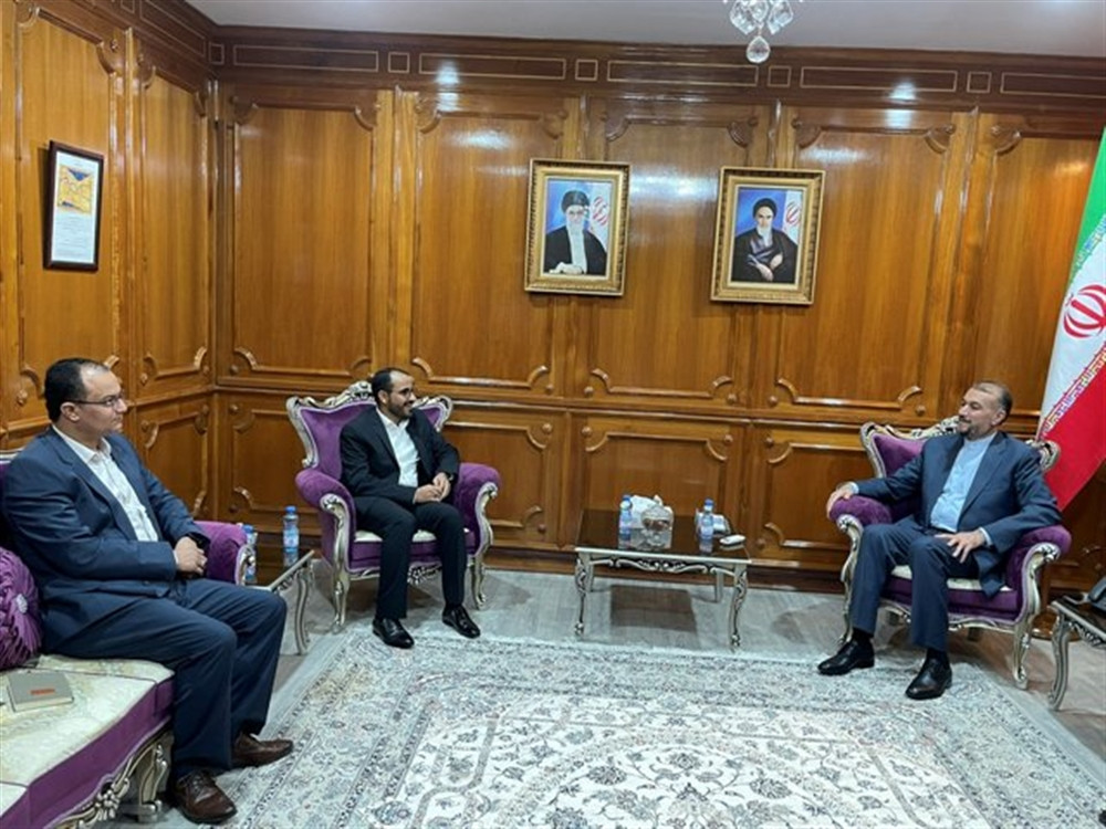 وزير خارجية إيرن يهين ناطق الحوثيين في مسقط