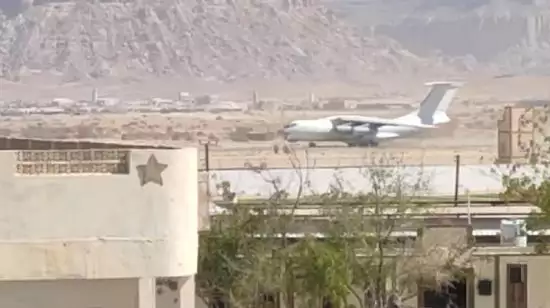 التحالف يواصل الجسر الجوي إلى مطار عتق