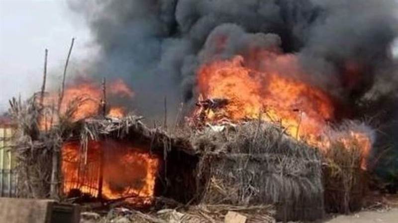 مليشيات الحوثي ترتكب جريمة أخرى وتحرق منازل المواطنين بالحديدة
