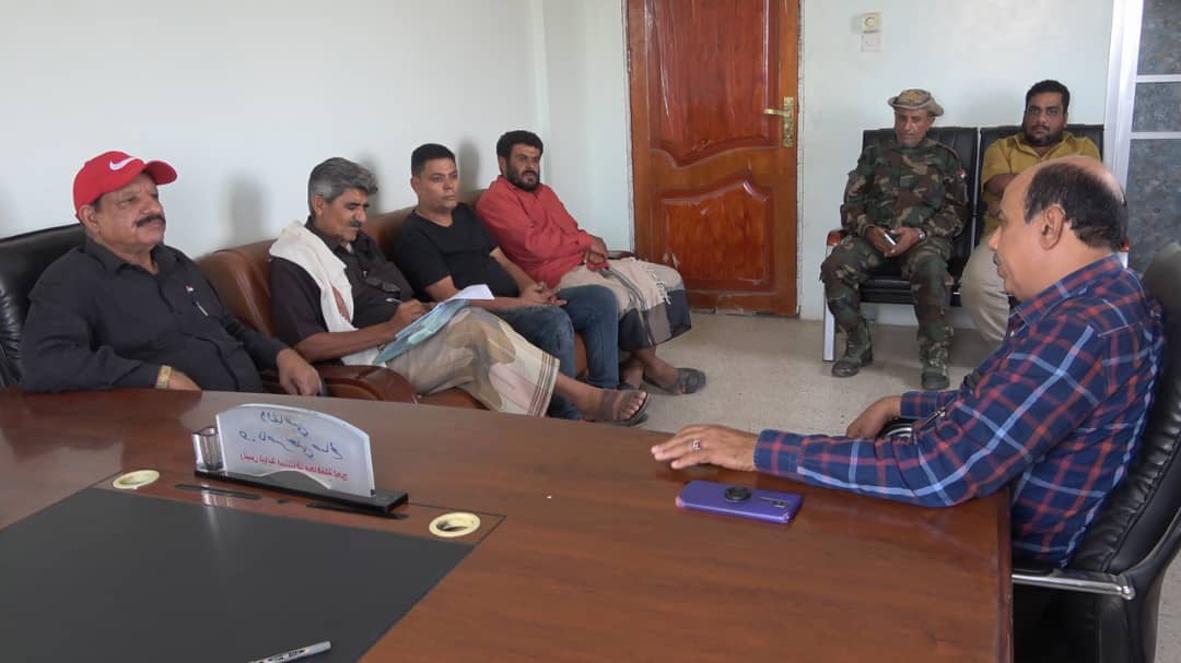 وكيل أول لمحافظة لحج ورئيس نيابة الإستئناف يناقشان قضايا فساد الاراضي بالمحافظة 