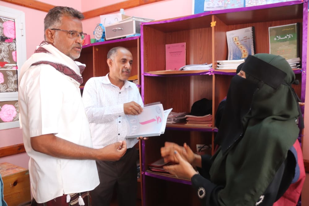 مدير تربية وتعليم لحج في زيارة تفقدية على ماتم إنجازه بصف التوحد والتخاطب لمدرسة ذوي الاحتياجات الخاصة