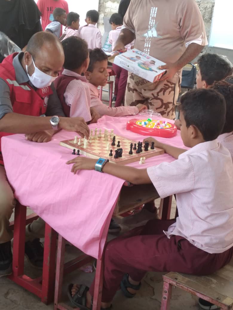 الهلال الأحمر فرع لحج يقدم الألعاب التعليمية والترفيهية لأطفال جمعية الصم والبكم بالمحافظة