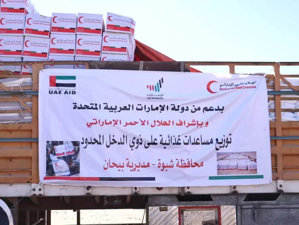 بعد تحريرها .. قوافل المساعدات الإماراتية تصل بيحان