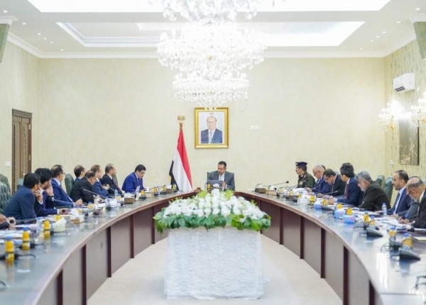 الحكومة اليمنية ترحب بدراسة أمريكا لإعادة الحوثيين إلى قائمة الإرهاب