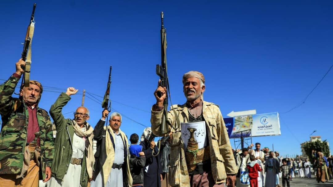 حصار مطبق وألغام .. ميليشيات الحوثي تخنق آلاف اليمنيين