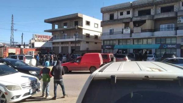 لبناني يقتحم مصرفا ويحتجز رهائن لهذا السبب