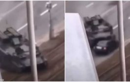 بعد دهسه أسفل دبابة روسية.. فيديو 