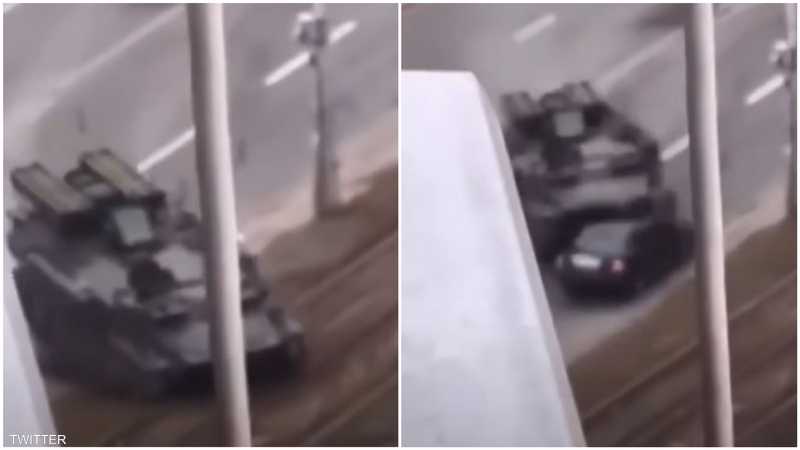 بعد دهسه أسفل دبابة روسية.. فيديو 