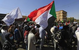 مأزق الانقلابيين والثوار: أي مخرج سريع للسودان؟