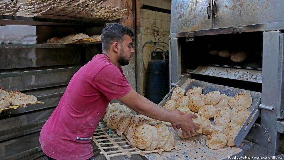 تحليل: الحرب في أوكرانيا ومصير رغيف الخبز في العالم العربي