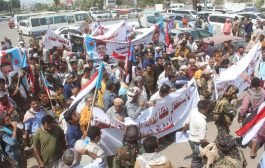 قبائل ردفان تحتج في عدن وتمهل الجهات الأمنية ٢٤ ساعة 