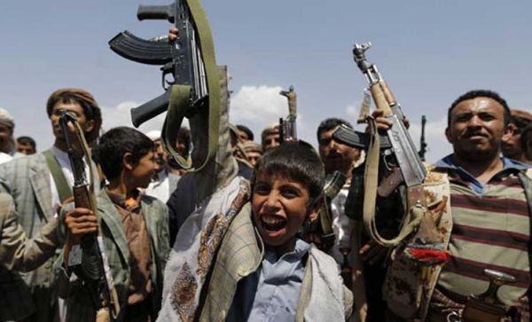 الحكومة تتهم الحوثيين بتجنيد ثلاثين ألف طفل للقتال في صفوفهم