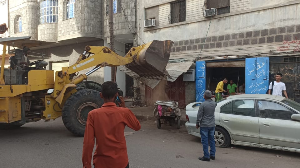 مدير عام المنصورة : لن نتهاون مع من يشوه المظهر العام ويعتدى على المساحات بالمديرية