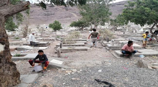 ناشط مجتمعي هناك عبث واستهتار بالموتى في مقبرة القطيع عدن