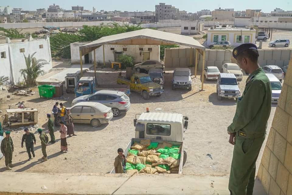 في المهرة.. إتلاف (2850) كلجم من المخدرات والحكم بالسجن 25 سنة على الجناة