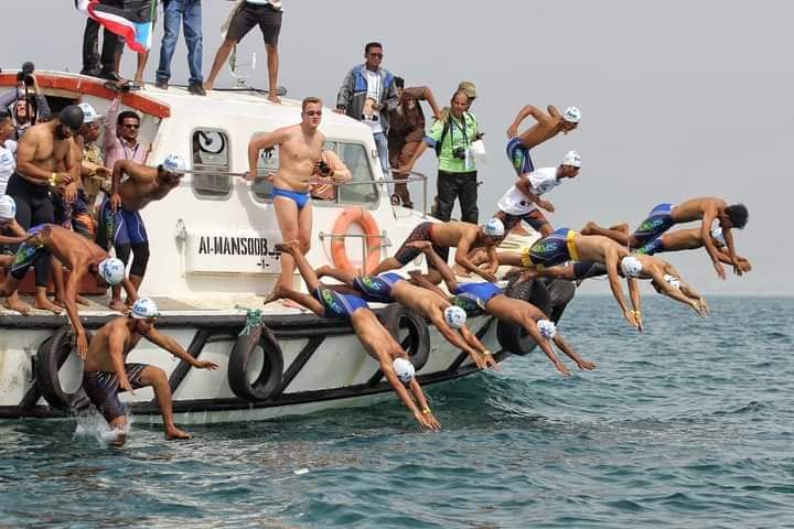 شاهد صور اختتام منافسات السباحة بنسختها ١١ في عدن بحضور بطل السباحة العالمي 