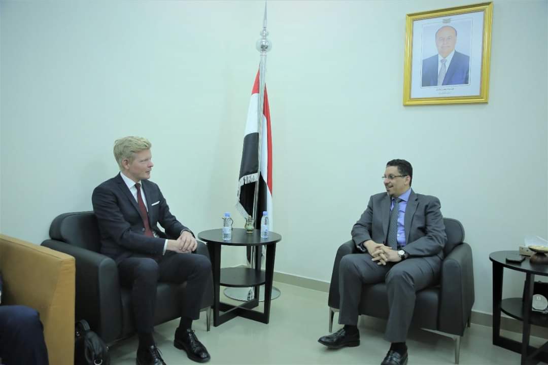 وزير الخارجية يلتقي مبعوث الأمم المتحدة لليمن وبحث اخر المستجدات ومنها مشاورات اليمنية