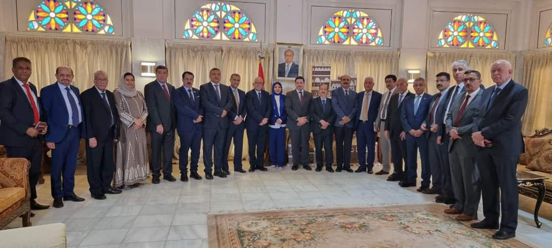 وزير الخارجية يعقد اجتماع مع السفراء اليمنيين المشاركين بمشاورات الرياض