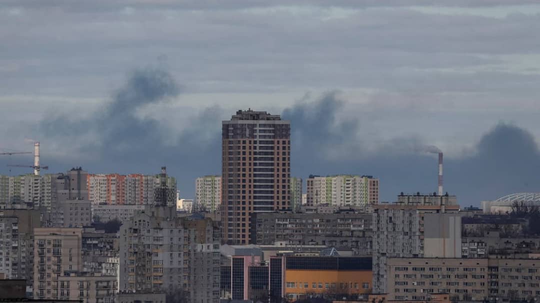 غارات روسية على المدن الأوكرانية.. ممر يربط الانفصاليين بالجيش الروسي