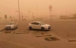 صور : موجة غبار كبيرة تبتلع العاصمة الرياض وشلل تام يضرب حركة السير