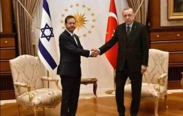 هروباً من تصريحات أردوغان الحميمة لإسرائيل .. حزب الإصلاح يدس رأسه في الرمال