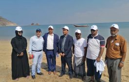 مدير عام البريقة يدشن حملة نظافة لساحل محمية جزيرة العزيزي