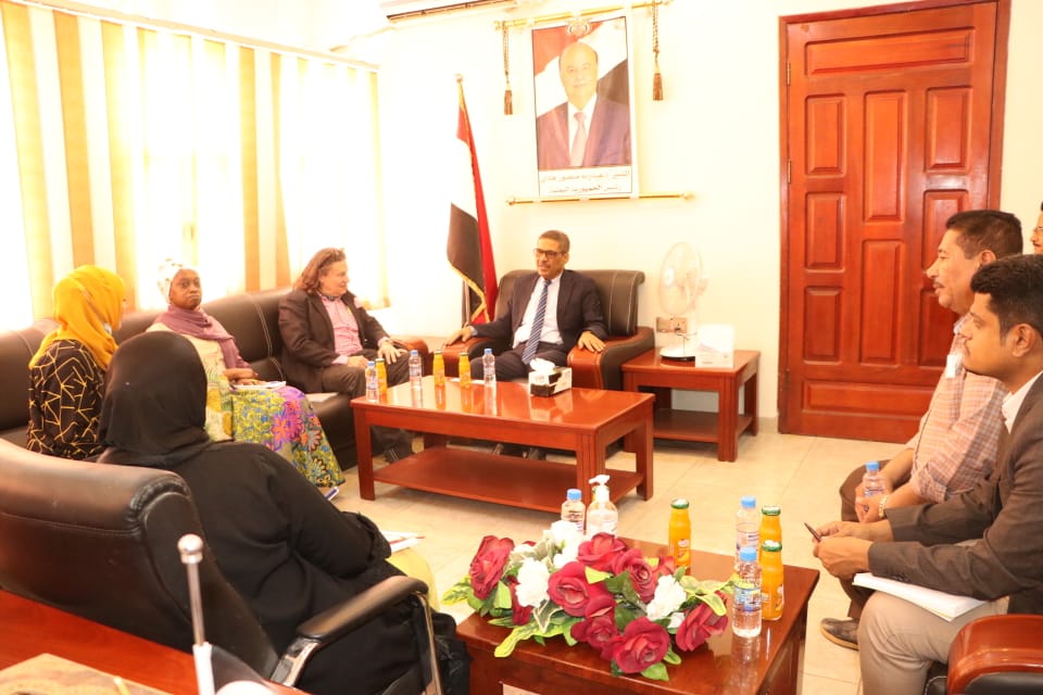 وزارة التربية والتعليم تبحث مع برنامج الغذاء العالمي توسيع مشروع التغذية المدرسة ليشمل المعلمين