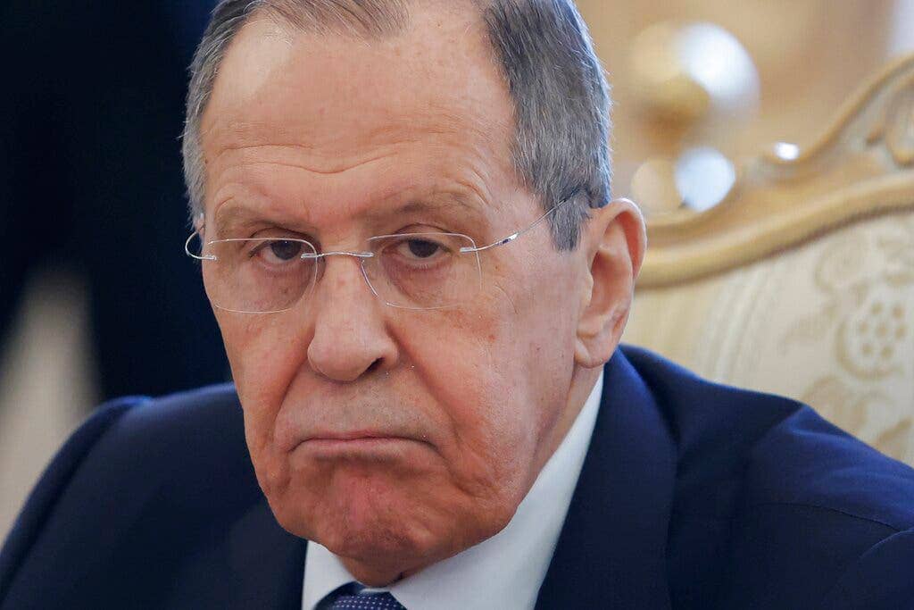 موسكو عن المفاوضات مع الأوكران: الأميركيون يمسكونهم بيدهم