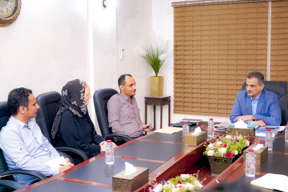 محافظ عدن يؤكد على التنسيق مع منظمة أطباء بلا حدود الهولندية ويدين اختطاف موظفيها