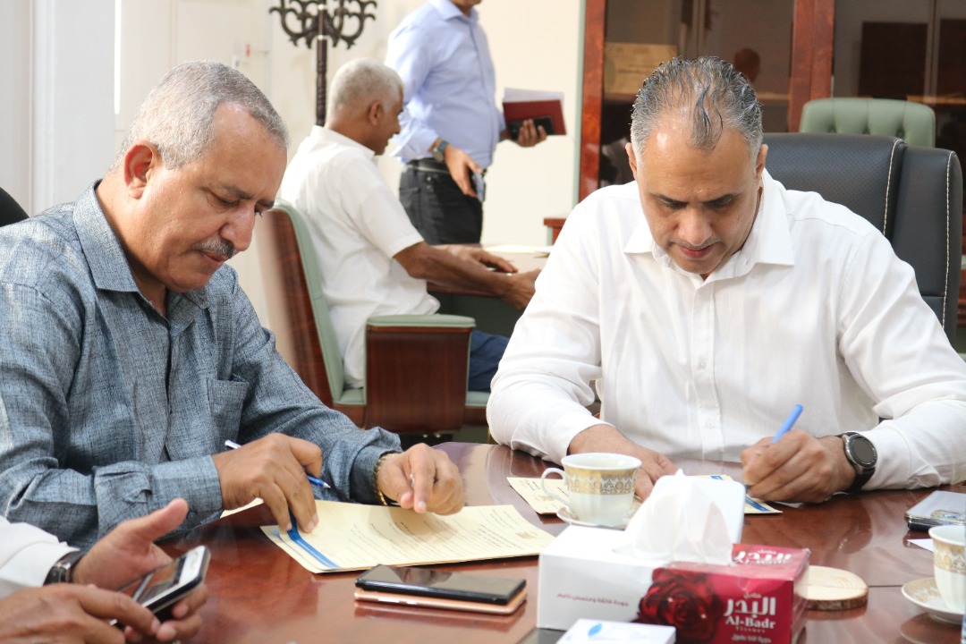 توقيع عقد تنفيذ مشروع صيانة وإعادة تأهيل نقيل (وادي ناخب -لبعوس) في يافع