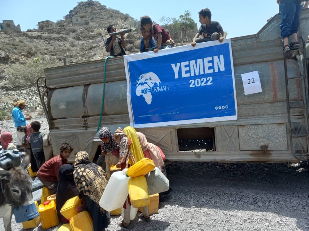 تدشين توزيع سقيا الماء لمناطق حبيل حنش بالمسيمير لحج