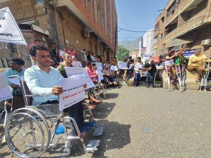 جرحى الحرب في اليمن ينظمون وقفة احتجاجية في القاهرة