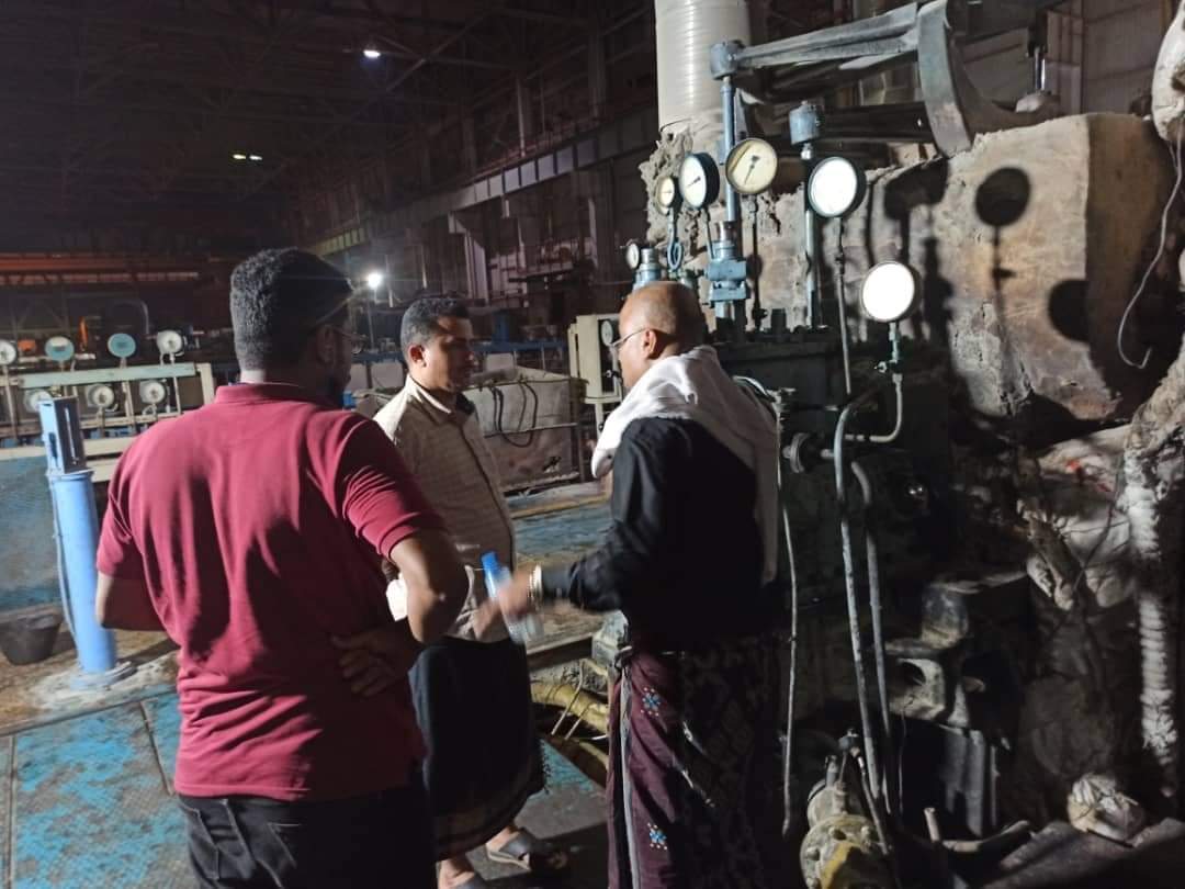مدير عام كهرباء عدن يتفقد جاهزية عدد من محطات التوليد ..وتوقع بتحسن الكهرباء