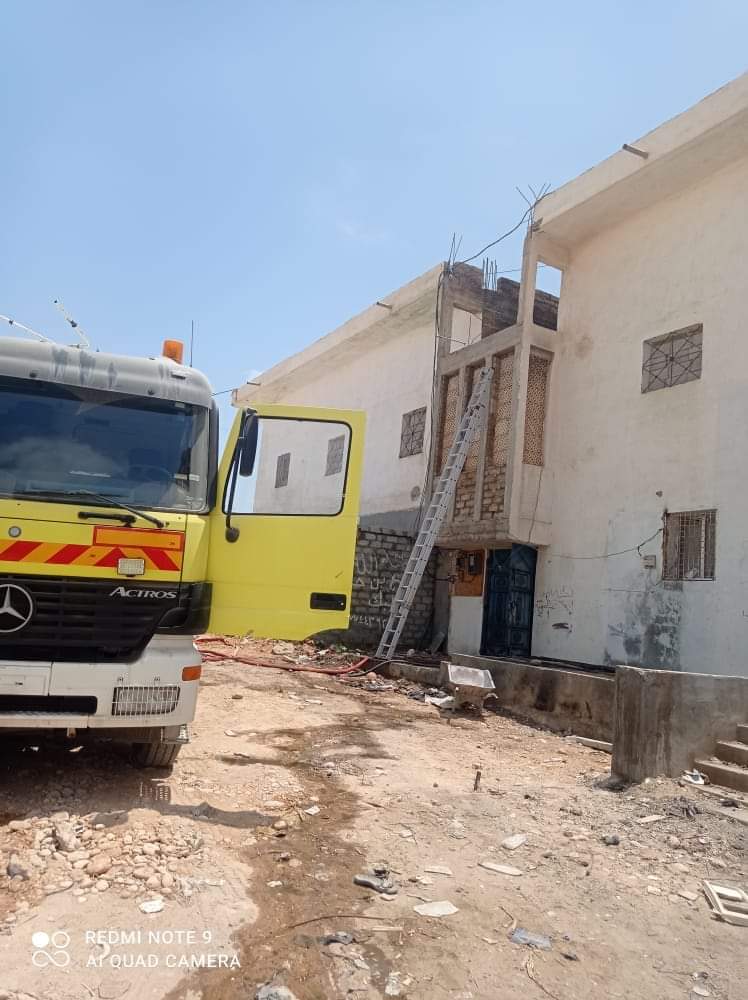 الدفاع المدني بالمهرة يتمكن من إخماد حريق في مبنى بمدينة الغيضة