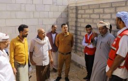 بدعم من الهلال الأحمر اليمني تسليم موقع بناء 8 دورات مياه لمدرسة في مديرية قشن