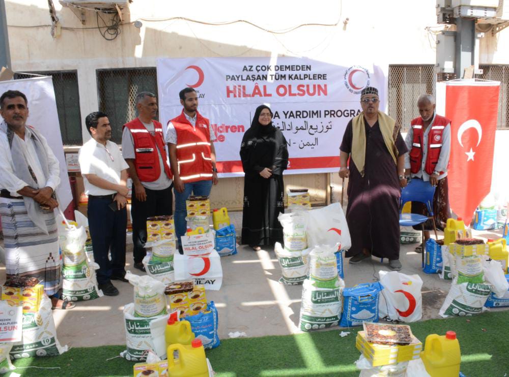 الهلال الأحمر التركي يقدم دعما لجمعية أطفال عدن للتوحد 