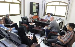 رئيس الوحدة التنفيذية يبحث مع الأوتشا أوضاع النازحين في اليمن