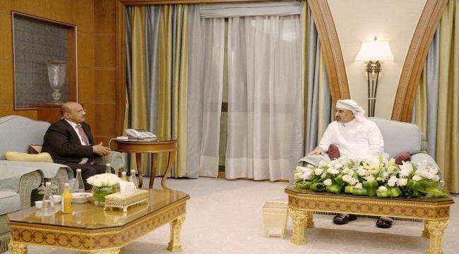 في لقائه مع محافظ البنك المركزي .. الزبيدي يشدد على أهمية الإيرادات وإنعاش الريال اليمني