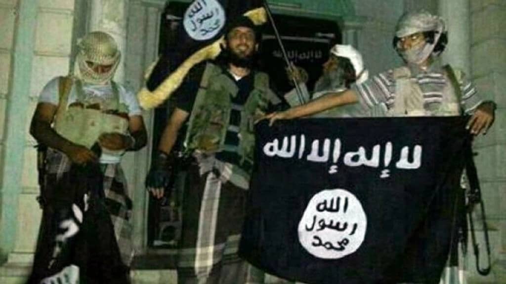 جنوبيون يحذرون من تسليم وادي وصحراء حضرموت للقاعدة